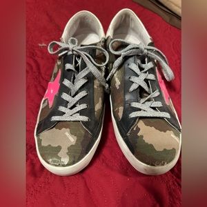 Golden Goose Sneakers